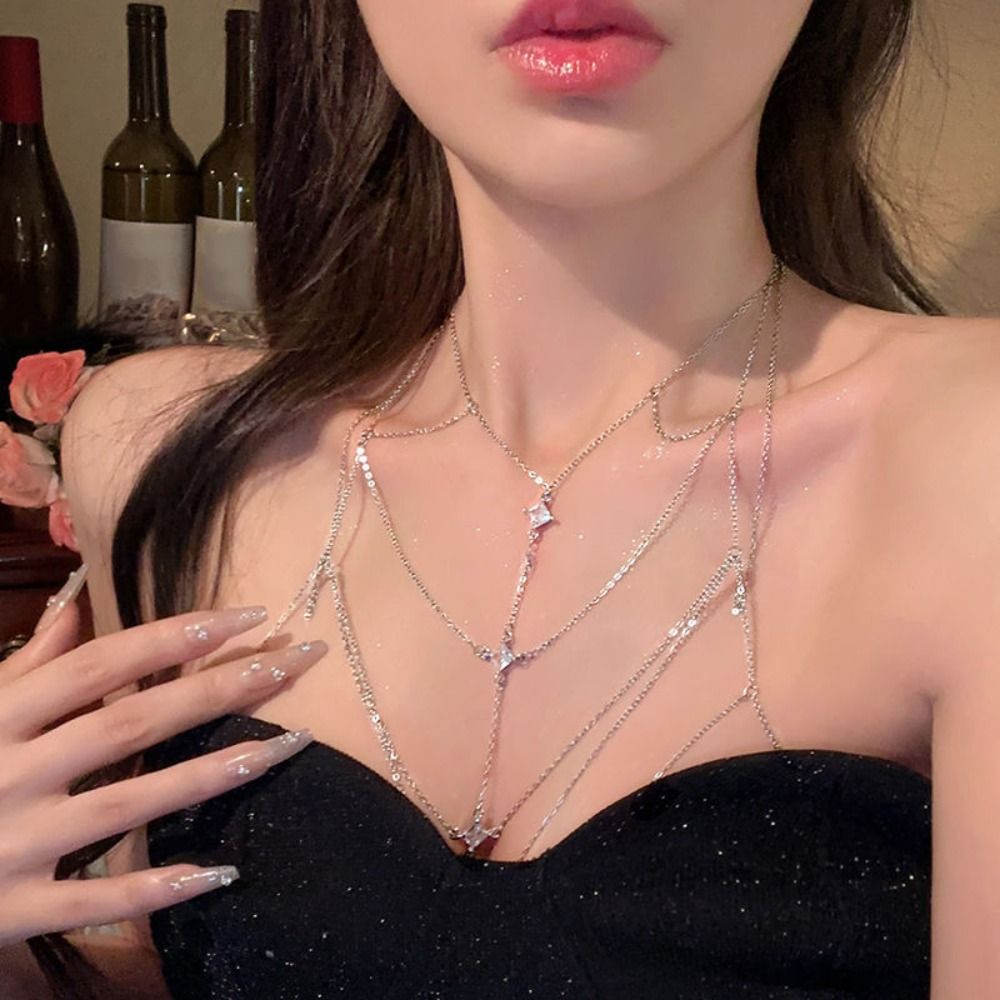 Błyszczący łańcuszek na biust  – Body Jewelry Trend recenzja i cena